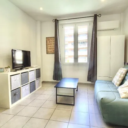 Apartment Studio Juan Les Pins, 1 Piece, 2 Personnes - Fr-1-729-25